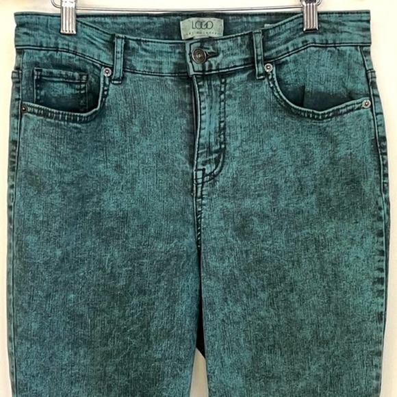QVC LOGO TEAL GREEN ACID WASH MID RISE STRAIGHT CROPPED FRAYED JEANS SIZE 10 - Picture 3 of 9